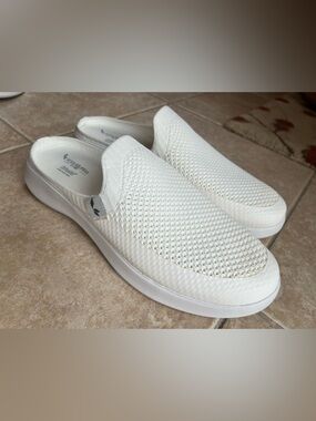 Koolaburra by UGG White Slip-On Clogs Mules Sz 10.5